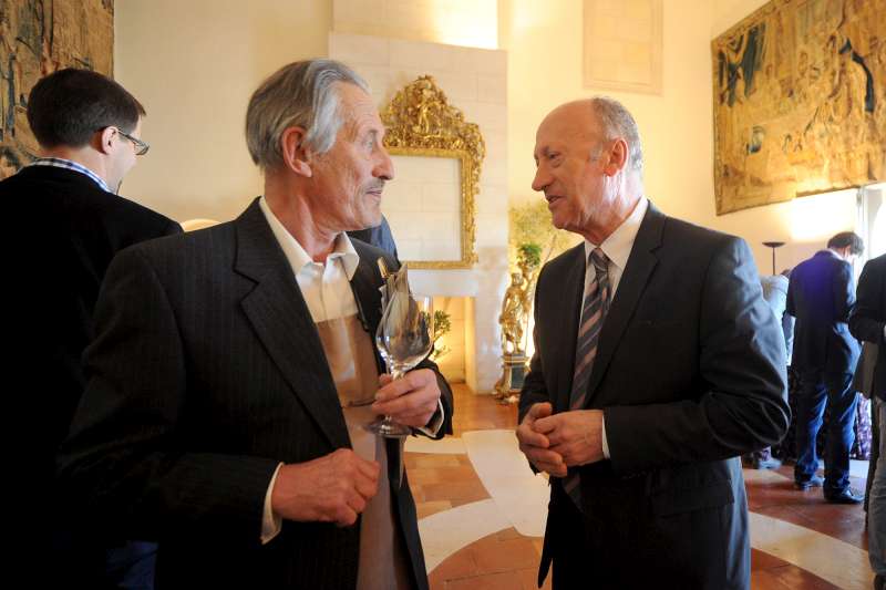 Barry and Hervé Berland exchange thoughts at Mouton-Rothschild... 