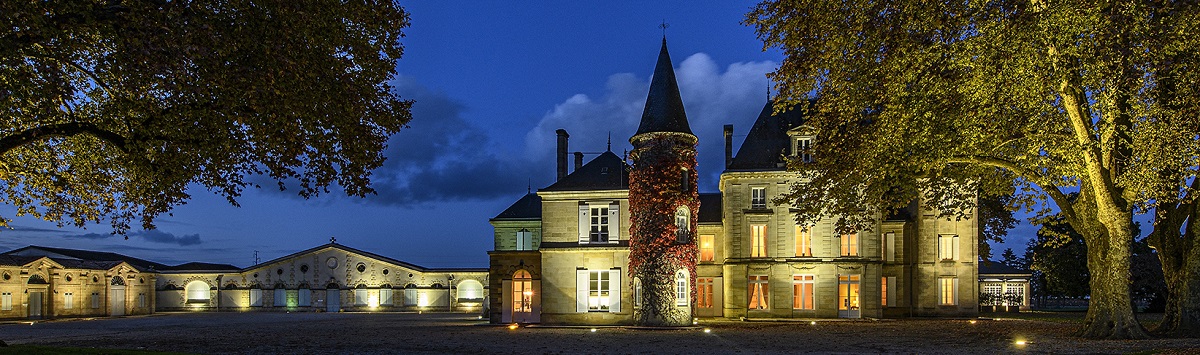 Château Cantemerle by night
